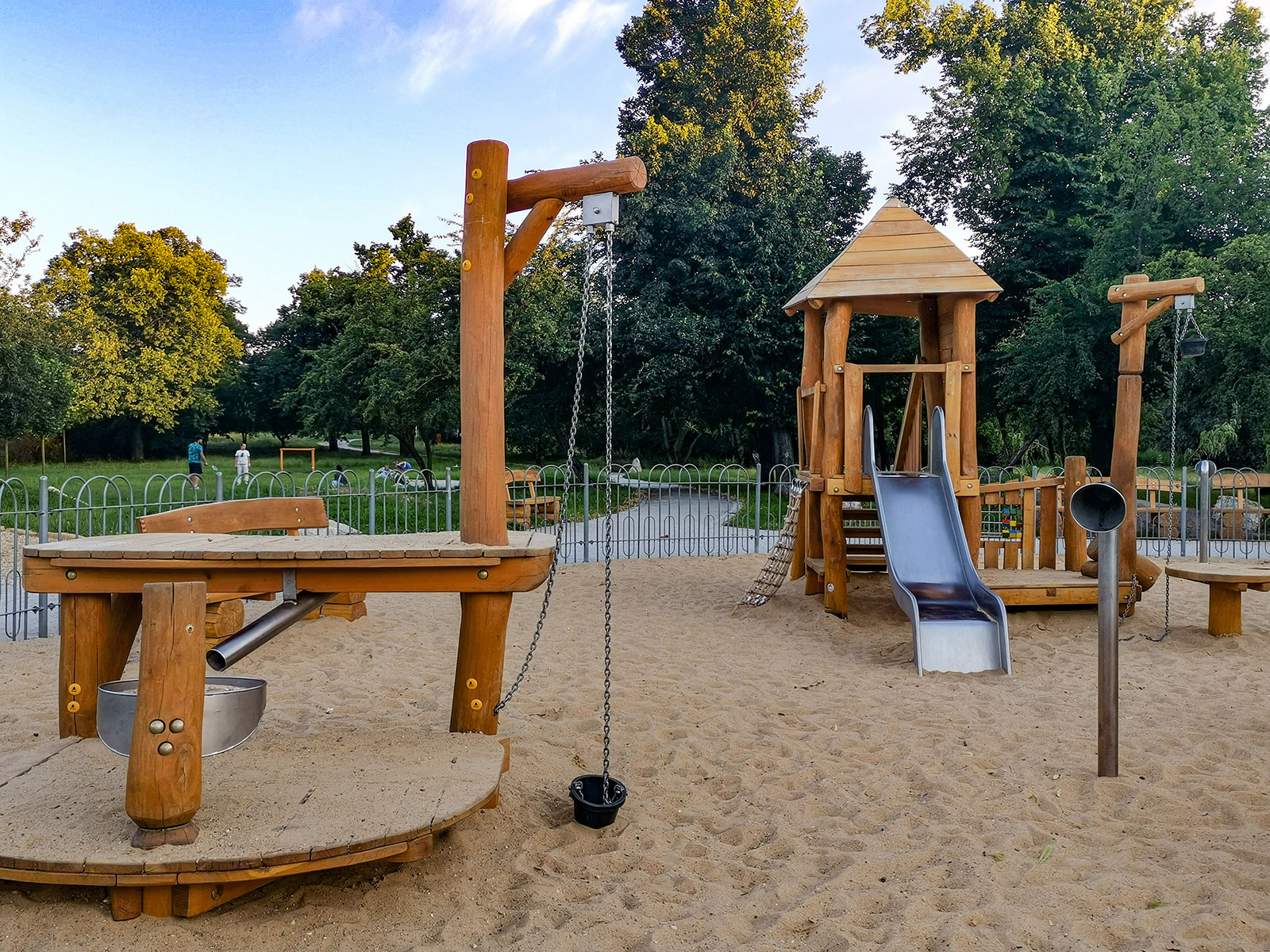 wrocław-na-niskich-łąkach-przedmieście-oławskie-park-plac-zabaw-dla-dzieci-ahoj-przygodo