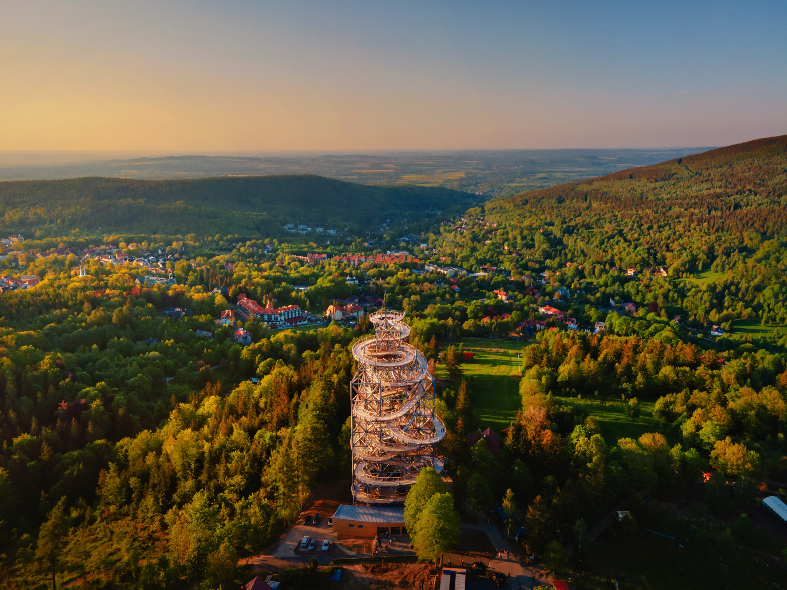 sky-walk-sciezka-w-chmurach-swieradow-zdroj-dla-dzieci-dolny-slask-atrakcje-gory-izerskie-parking-ceny